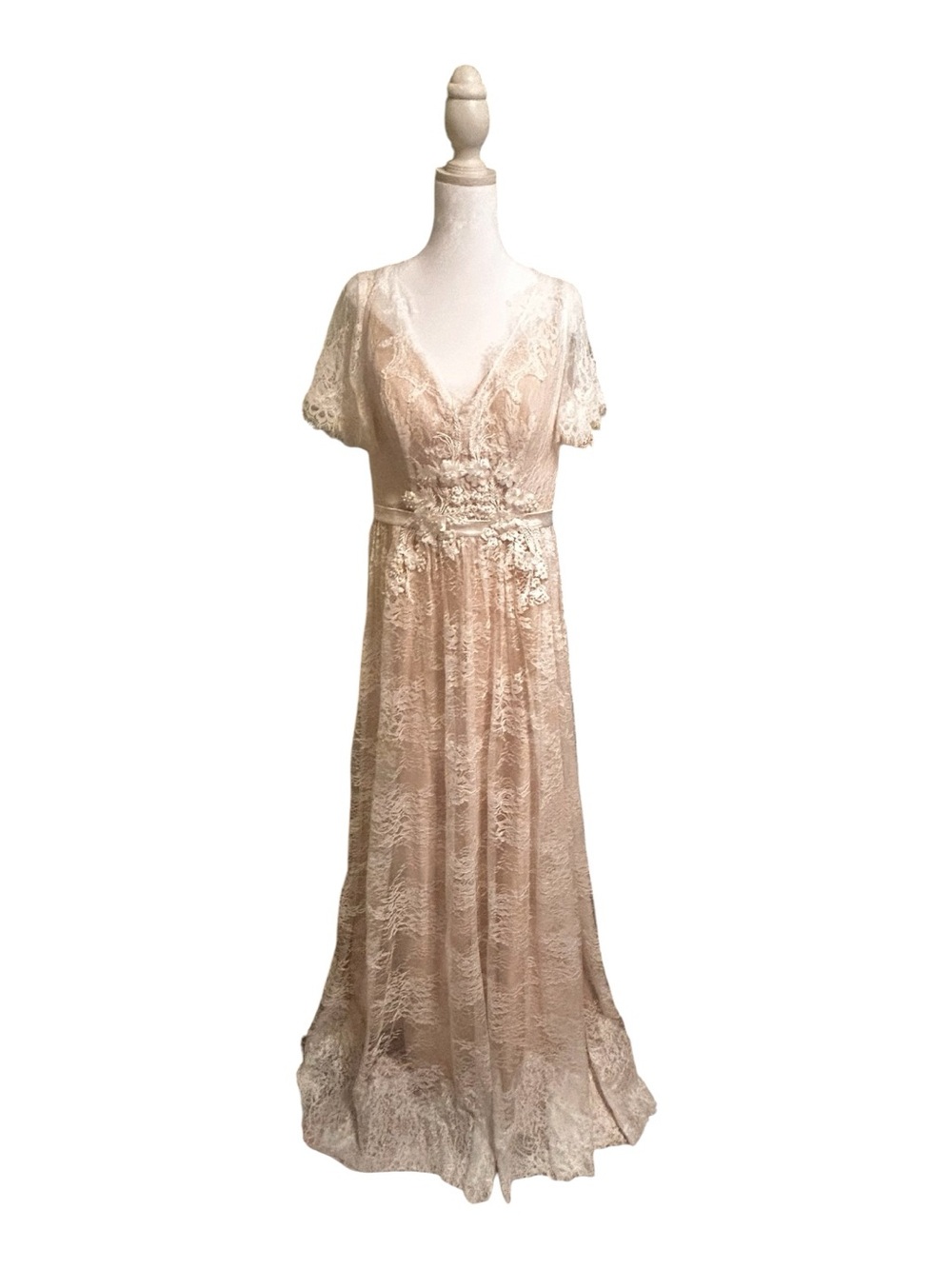Merry’s Lace V-Neck Wedding Gown Size 16